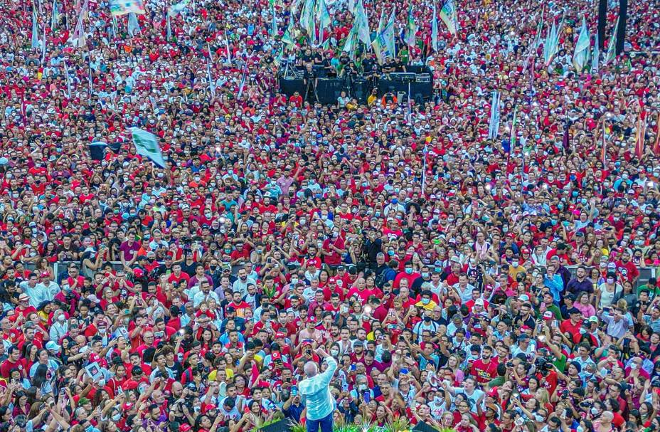 O ex-presidente Luiz Inácio Lula da Silva e candidato `a presidência da República pelo PT,  participa do ato público "Vamos Juntos Pelo Brasil e Pelo Ceará", no Centro de Eventos em Fortaleza. 30/07/2022.