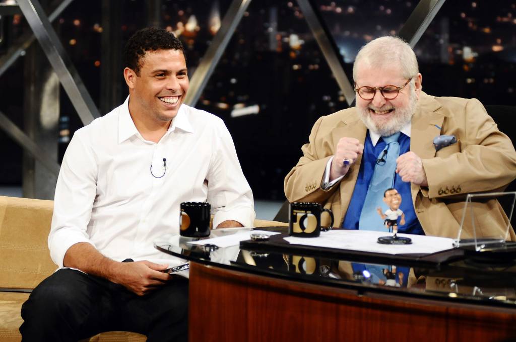Ronaldo jogador do Corinthians, com Jô Soares, no _Programa do Jô_, da Rede Glob_5 .