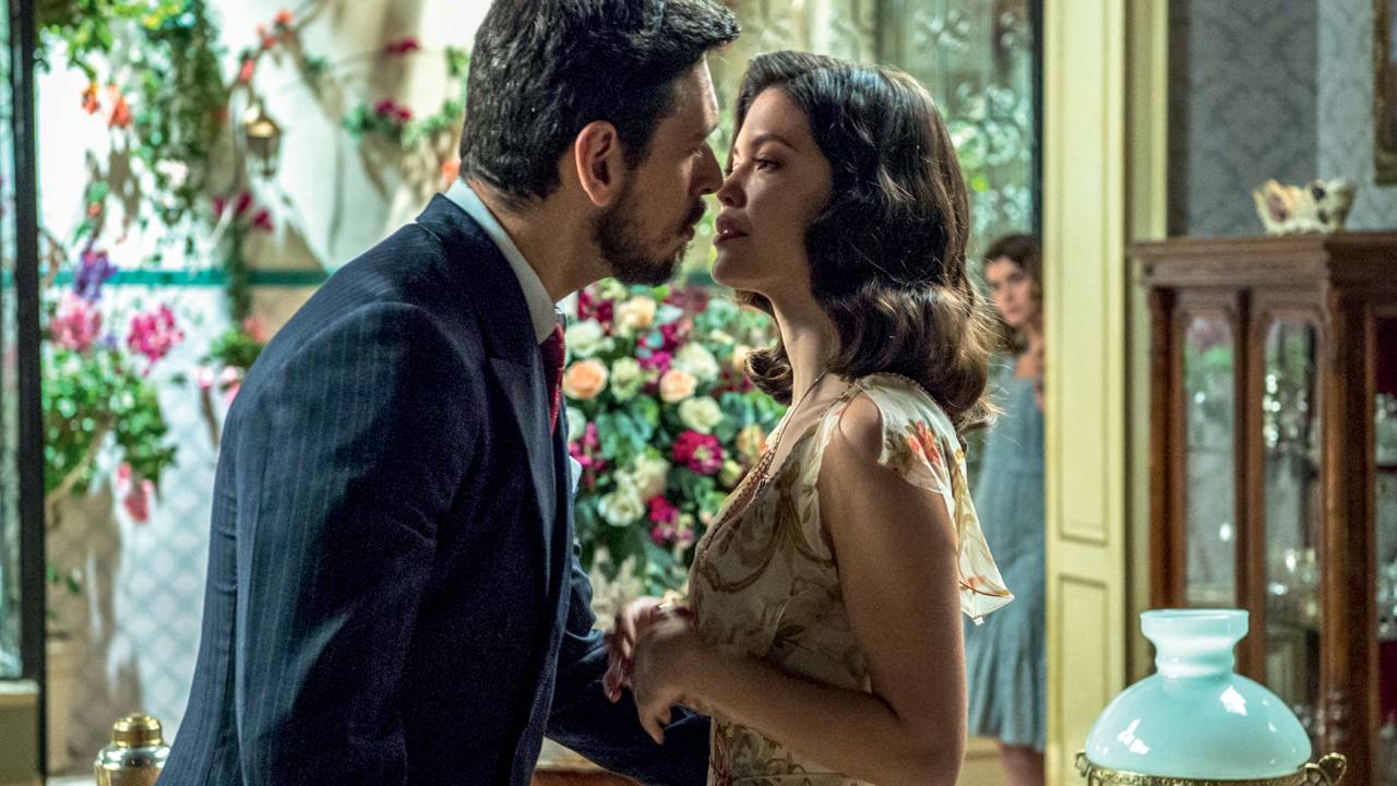GALÃ DE NOVELA - João Vicente e Vitória Strada: par em Espelho da Vida -