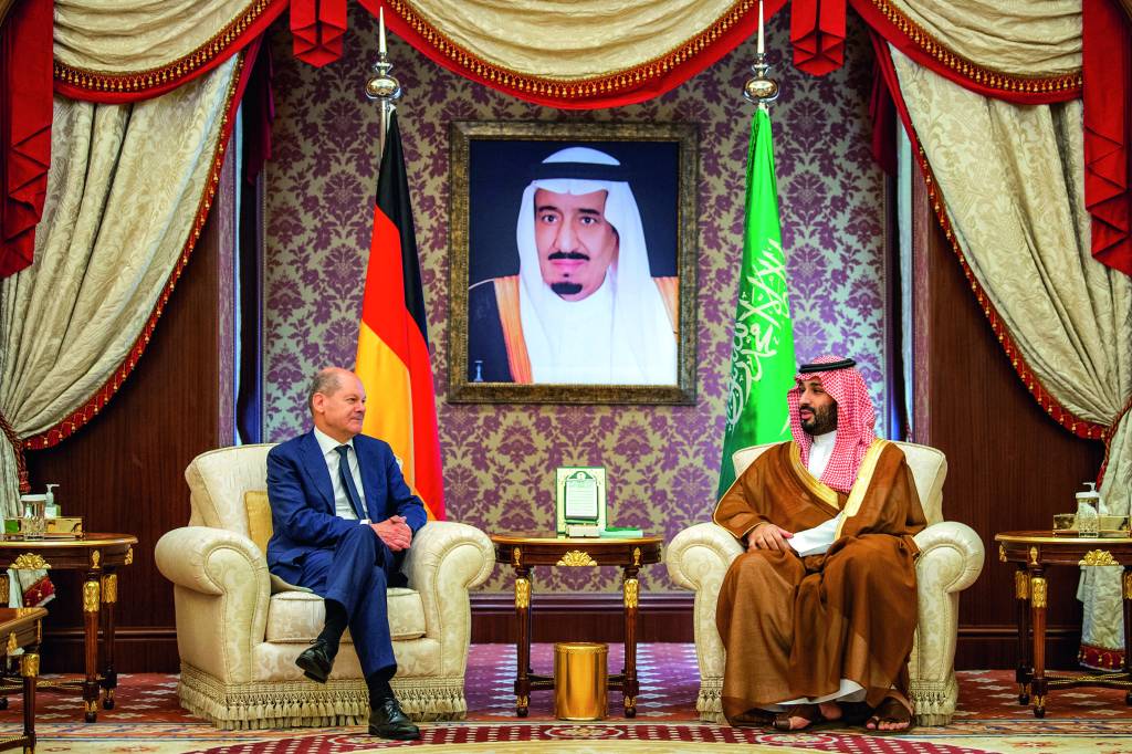 SAUDI-GERMANY-POLITICS-DIPLOMACY-ROYALS CORRIDA - Chanceler Olaf Scholz na Arábia: busca por combustíveis mais limpos -