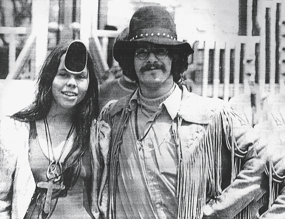 1-BABY-CONSUELO-E-ANTONIO-PETICOV.jpg BICHO-GRILO - Com Baby, em 1969: casa liberada ao conhecê-la -