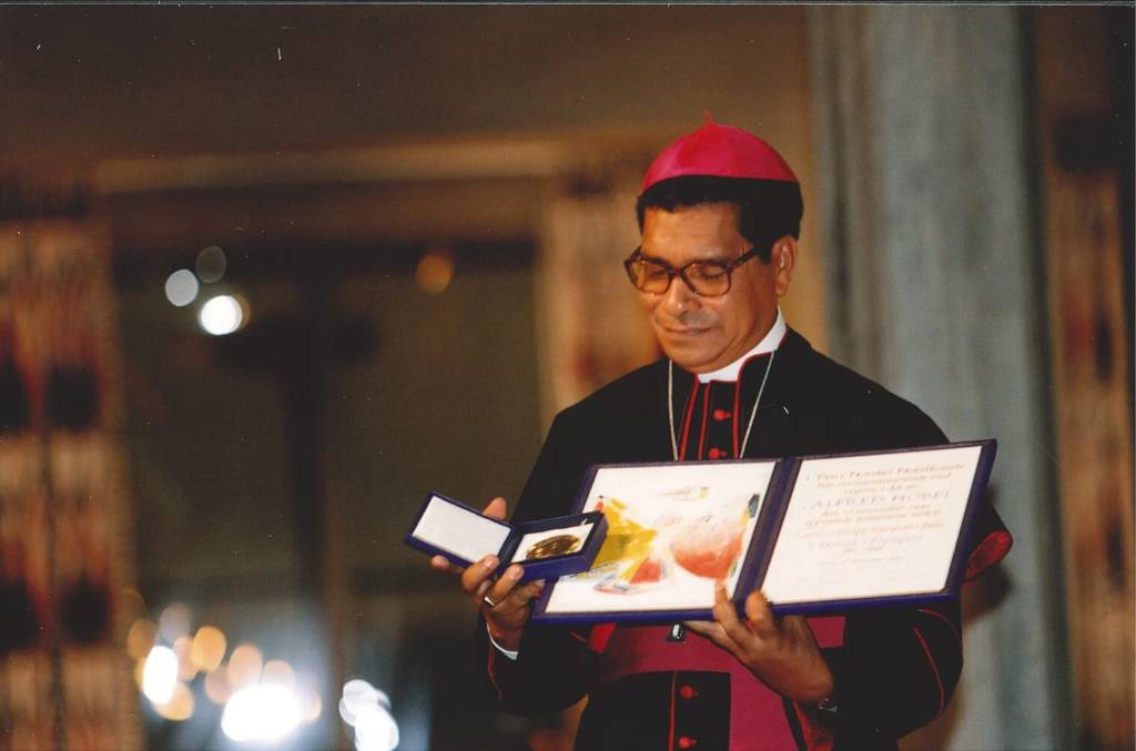 Bispo ganhador do Nobel da Paz é acusado de abuso sexual por revista