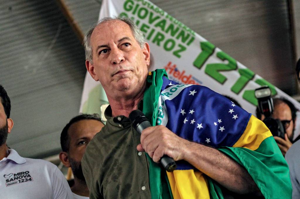 Ciro Gomes comício em Belém ALVO 1 - Ciro Gomes: tentativa de evitar a sangria de votos e a fuga de aliados -