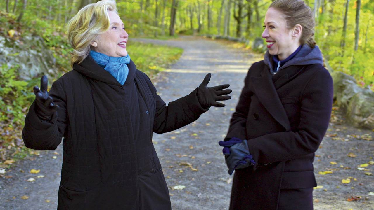 MULHERES FORTES - Hillary e Chelsea Clinton na série: uma nova face de duas figuras superexpostas mundialmente -