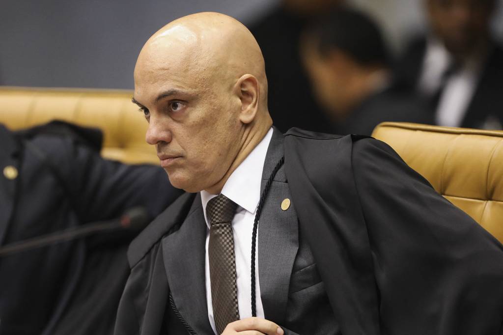 Moraes determina que procuradoria apure ofensa de deputado a jornalista
