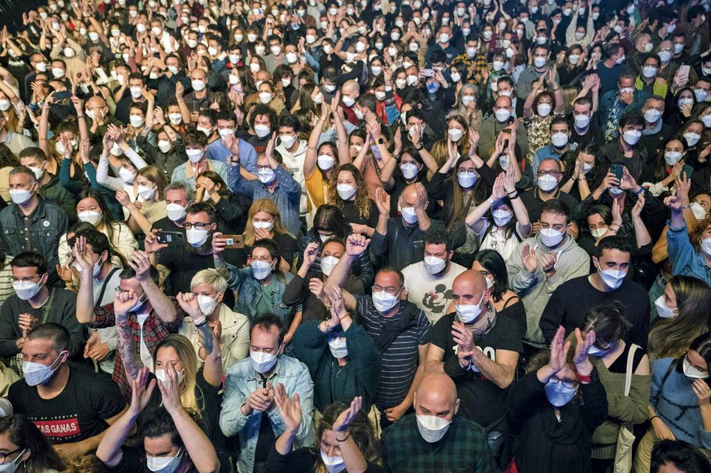 AP21086659840914.jpg MASCARADOS - Show em Barcelona, em 2021: a retomada de eventos públicos foi lenta e sempre com proteção -