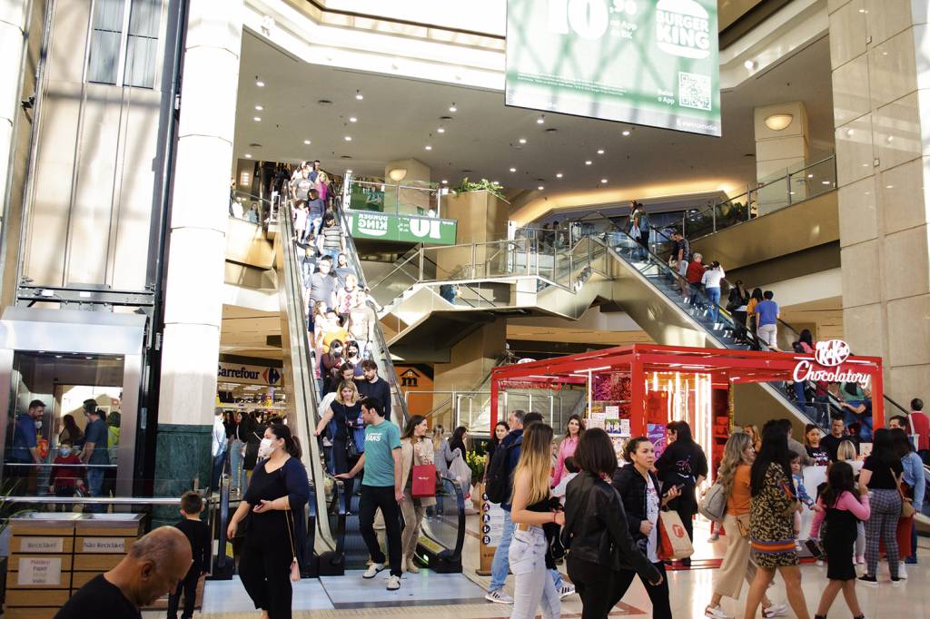 APOIO-2-dupla-CUL319312.JPG VOLTA AO CONSUMO - Shopping center em São Paulo: surpresa no PIB -