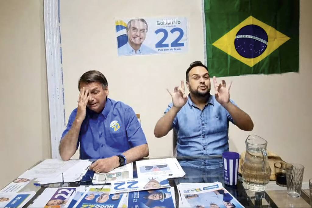 BOLSONARO-LIVE-PUXADINHO-2022-01.png IMPROVISAÇÃO - Live: após veto ao Alvorada, gravação feita em local ignorado -