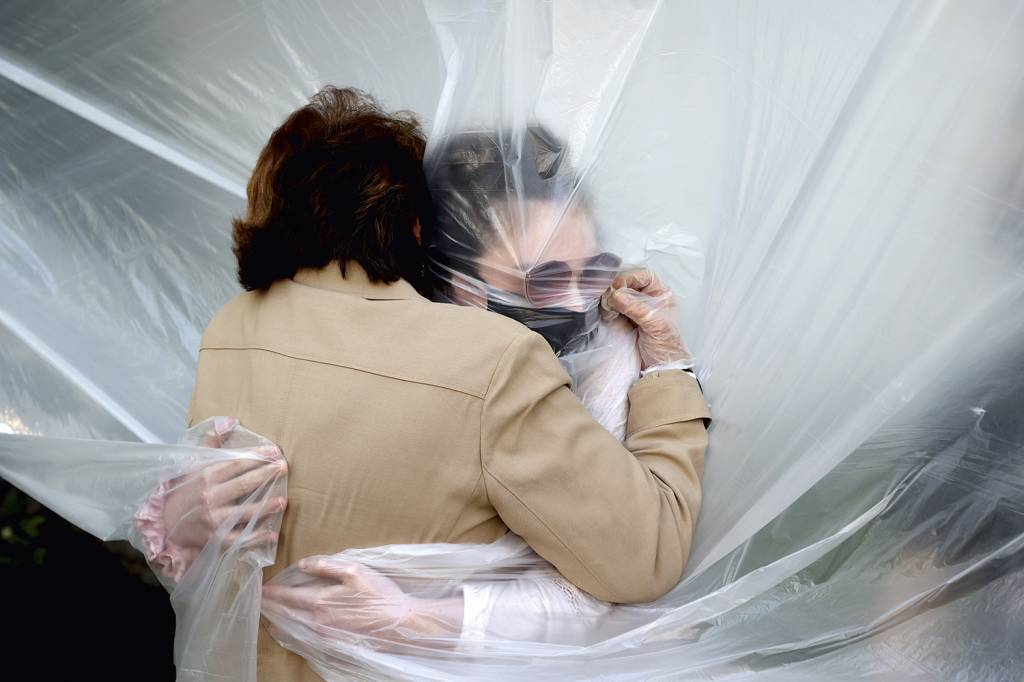 GettyImages-1226823033.jpg ATALHO - Em Nova York, o plástico permite o reencontro: menos saudade -