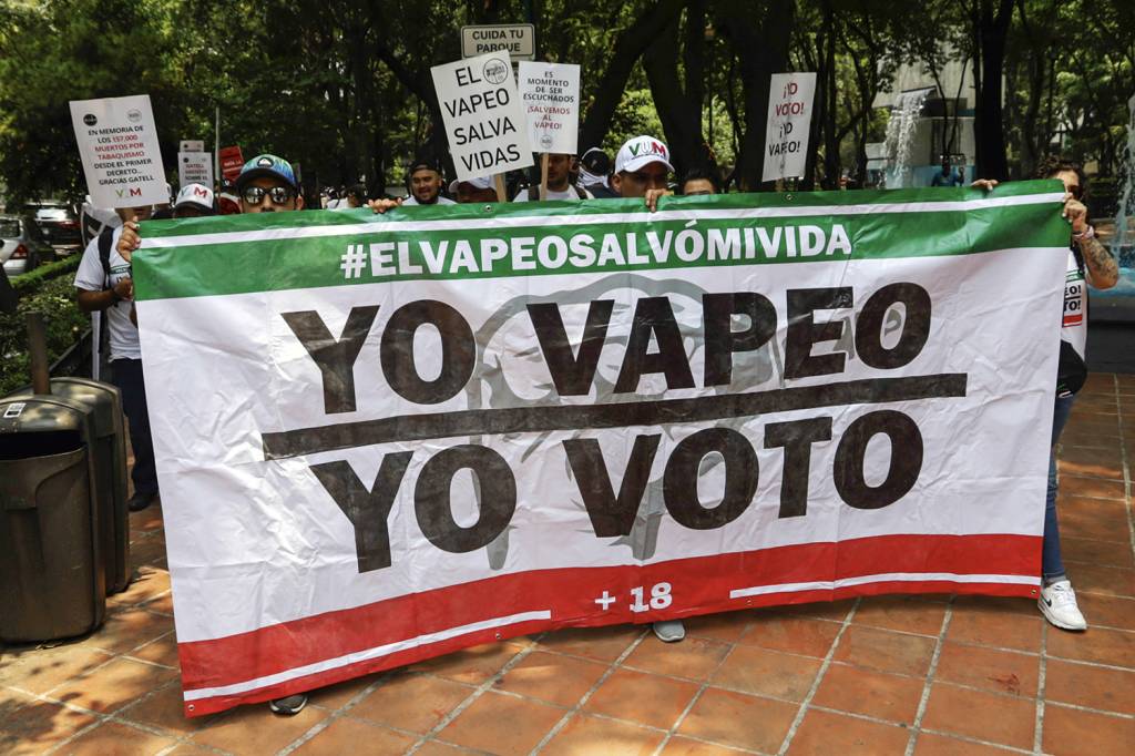 GettyImages-1241695150.jpg CONFLITO - Protesto no México: manifestantes defendem direito de uso do vape -