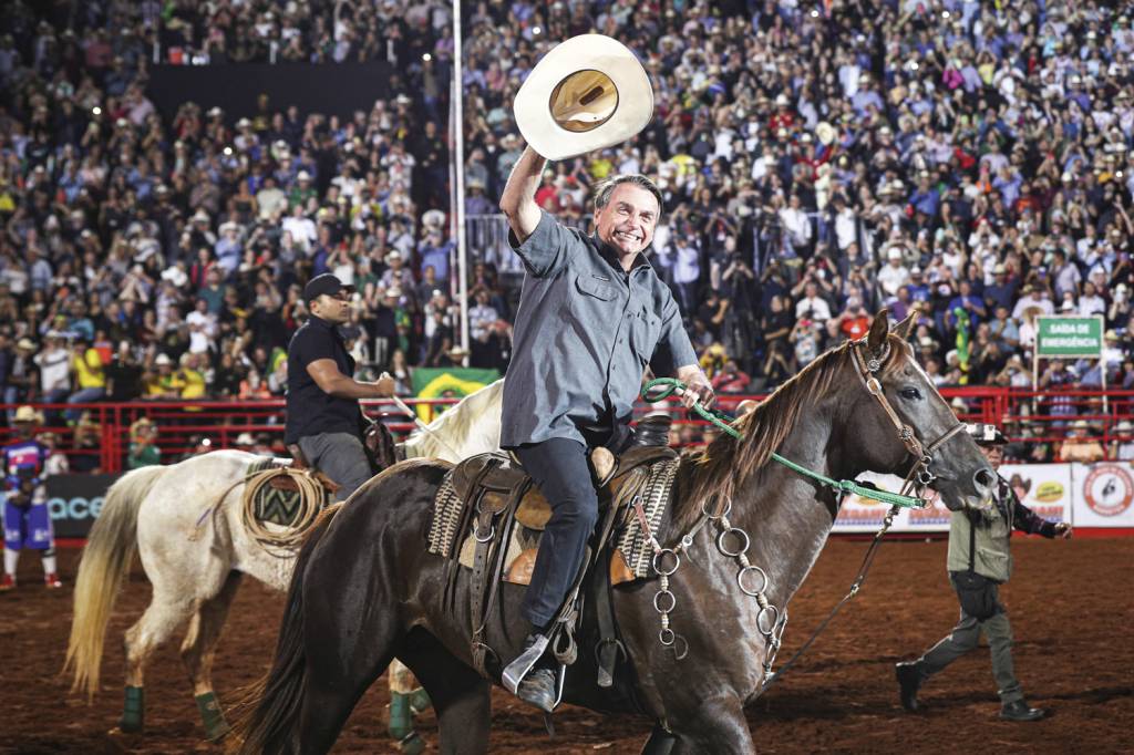 GettyImages-1242738791.jpg SEGURA, PEÃO - Bolsonaro em Barretos: críticas pesadas à aliança adversária -