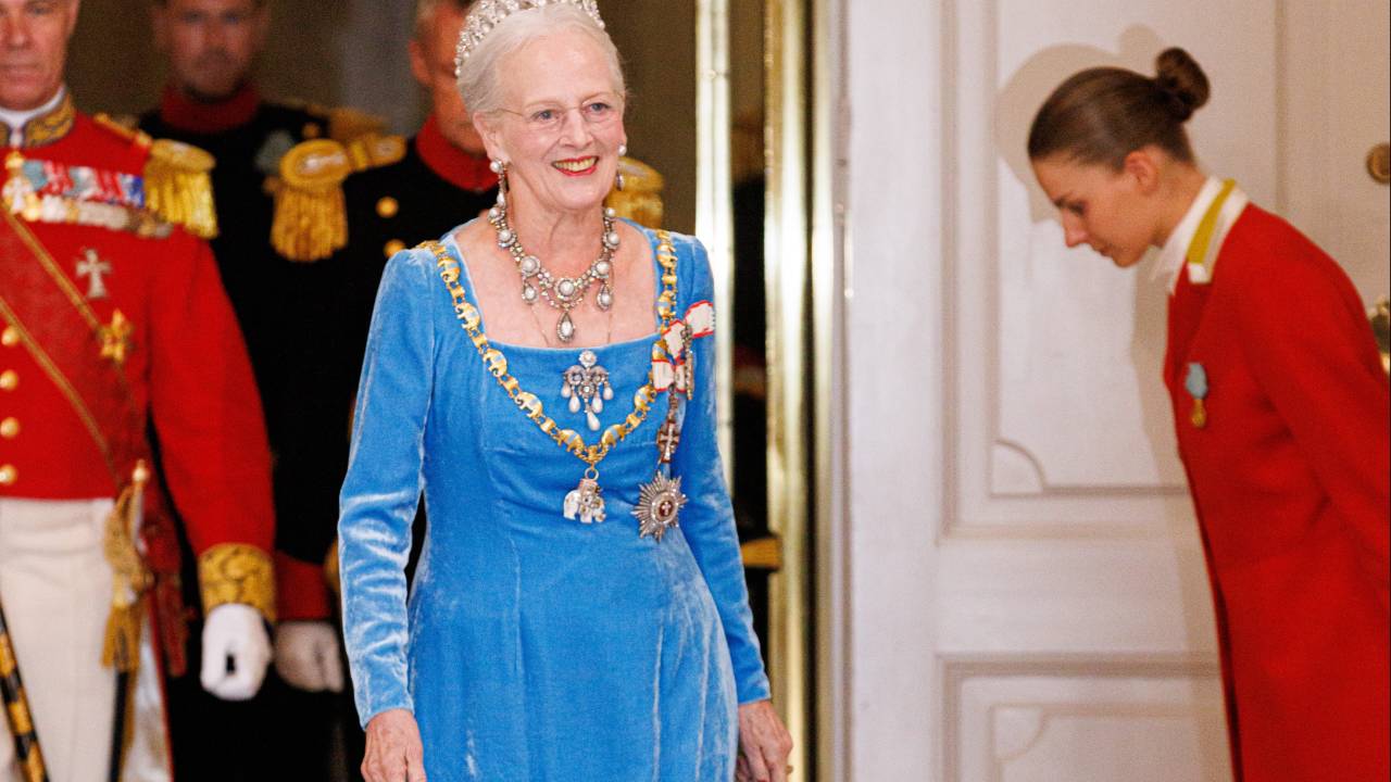 A rainha Margrethe da Dinamarca despojou quatro de seus oito netos de seus títulos, anunciou o palácio.