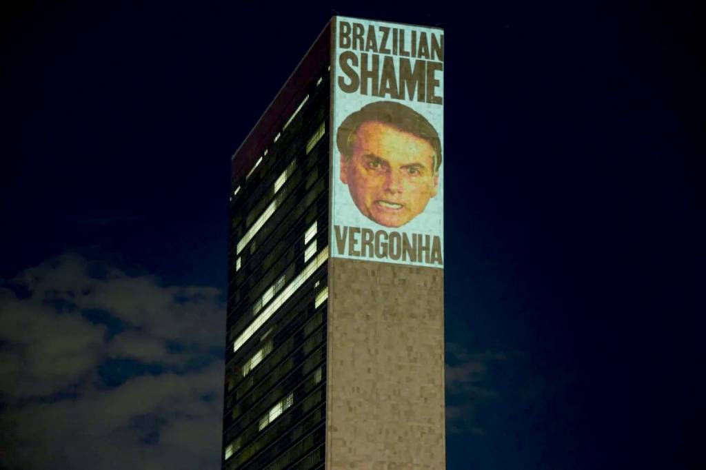 JAIR BOLSONARO-PROJECAO-ONU-2022-093.jpg PROTESTO - Projeção no prédio das Nações Unidas: nem tudo é grito de “mito” -