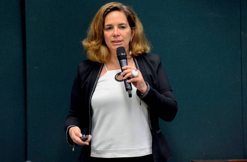 MARIA EMILIA GADELHA-2017-1.jpg ATIVISMO - A médica Maria Emilia: ação contínua desfavorável à vacina contra a Covid-19 baseada em falso argumento -