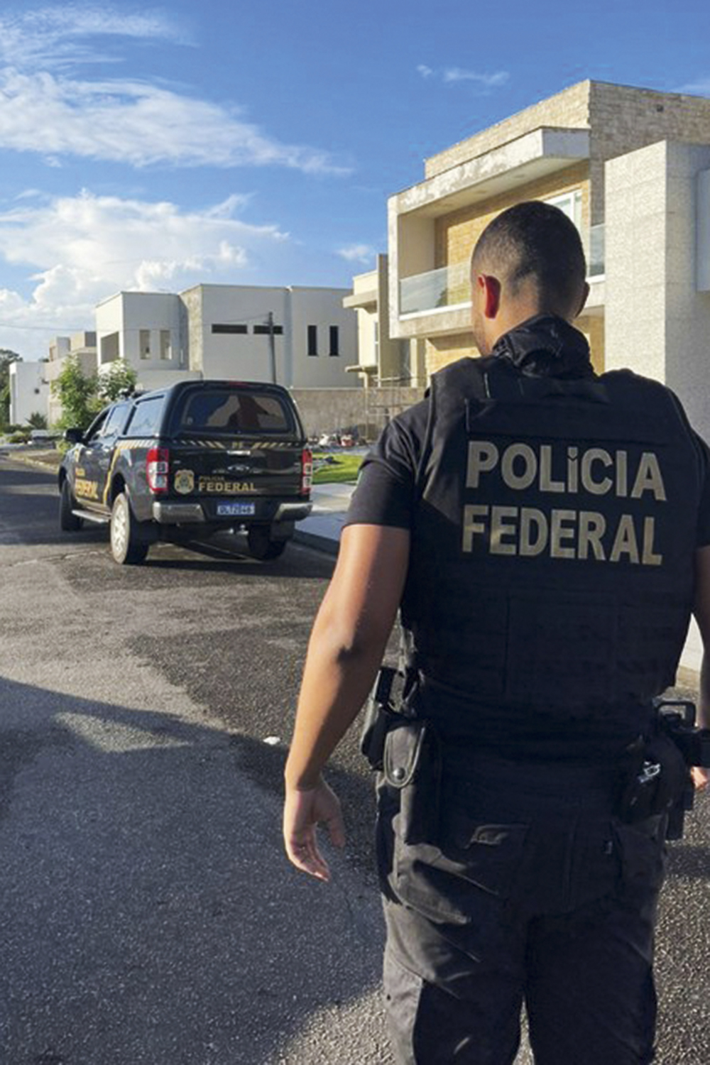 OPERACAO-E-HALLING-PF-AMAPA-2022-09.jpeg POLÍCIA NA PORTA - PF: a operação de busca e apreensão provocou troca de acusações entre os candidatos -