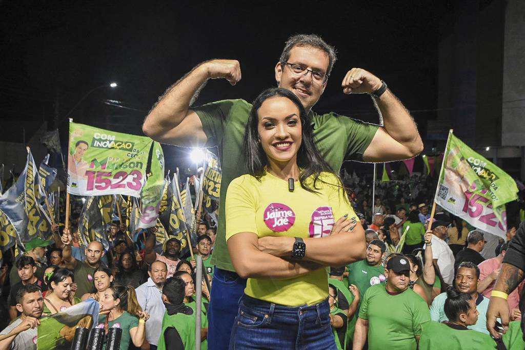 RAYSSA-FURLAN-ANTONIO-FURLAN-CAMPANHA-AMAPA-2022-09.jpg OS RIVAIS - O prefeito Antônio Furlan, com a esposa, Rayssa: suspeito de um esquema de compra de votos na eleição passada -