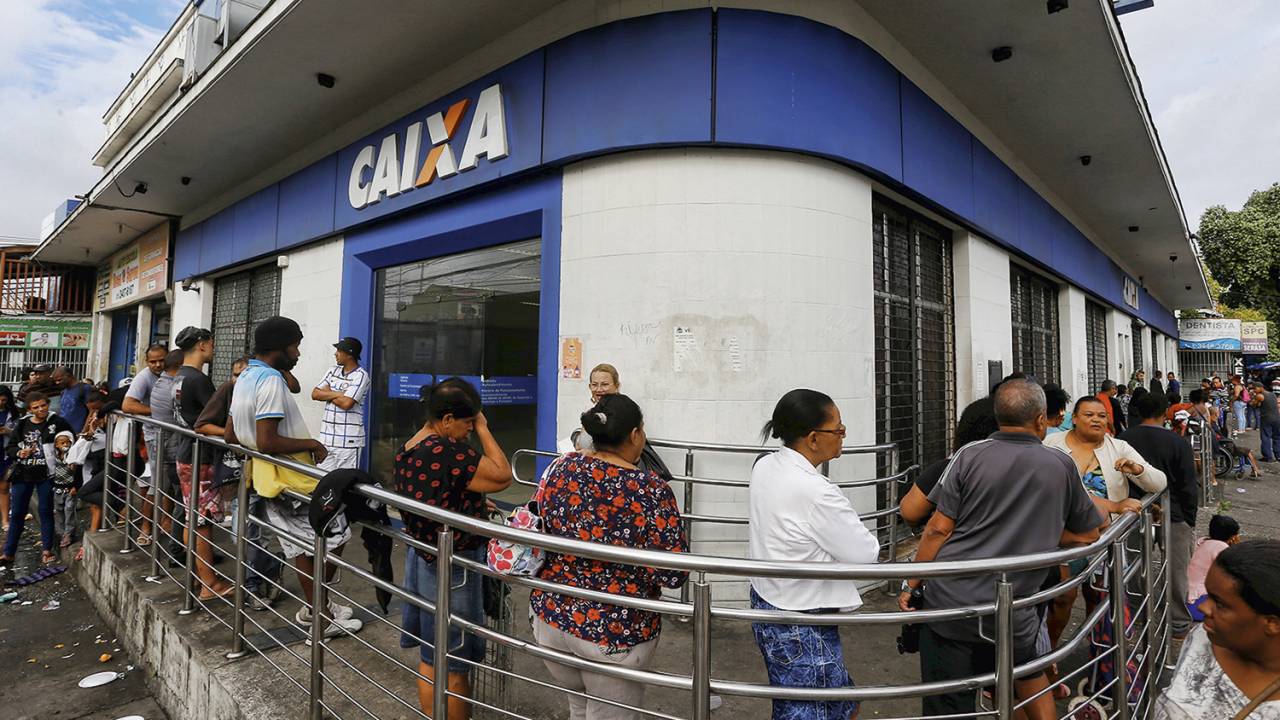 NADA MUDA - Fila do Auxílio Brasil: ajuda para 21 milhões de famílias em 2023 -