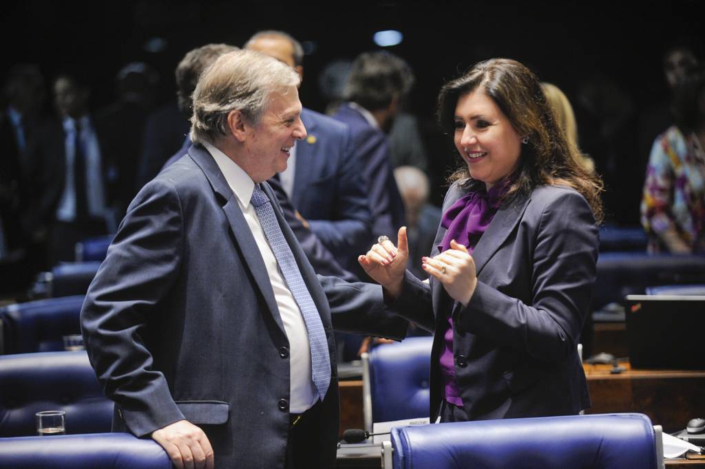 TASSO-JEREISSATI-SIMONE-TEBET-2015-1.jpg APOIO - Com o senador Tasso Jereissati: o PSDB tem a posição de vice na chapa -