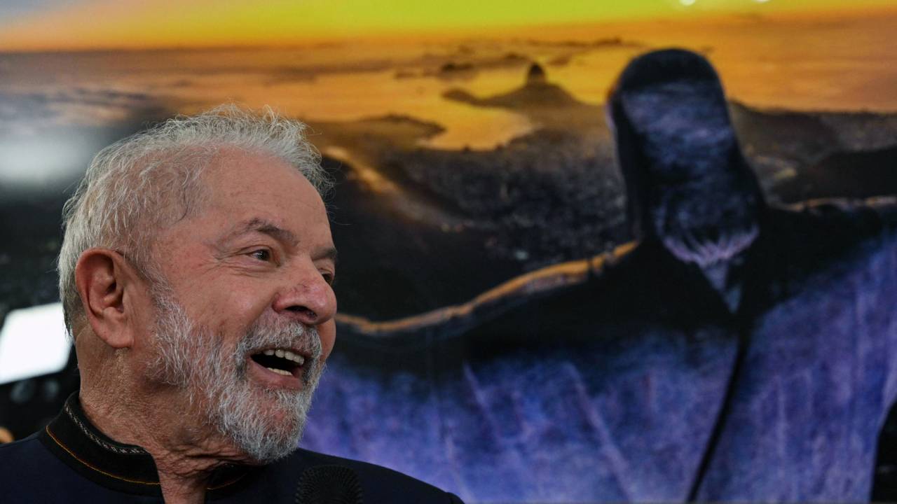 Brazilian former President (2003-2010) and candidate for the leftist Workers Party (PT) Luiz Inacio Lula da Silva gestures during a meeting with Franciscan frays to commemorate the day of Saint Francis of Assisi, at the campaign headquarters in Sao Paulo, on October 4, 2022. (Photo by NELSON ALMEIDA / AFP)