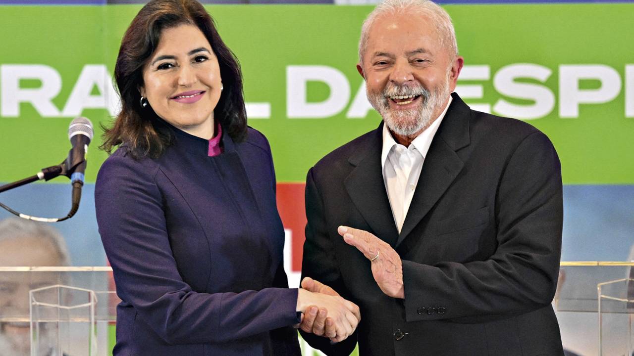 VOZ ATIVA - Simone Tebet: terceira no primeiro turno, a senadora faz críticas e sugere menos vermelho na campanha -