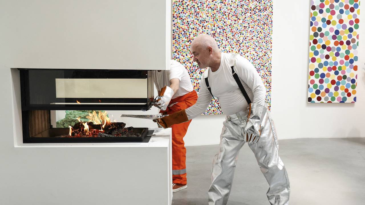 ELE É FOGO - Hirst joga suas obras na brasa: a arte de torrar dinheiro -
