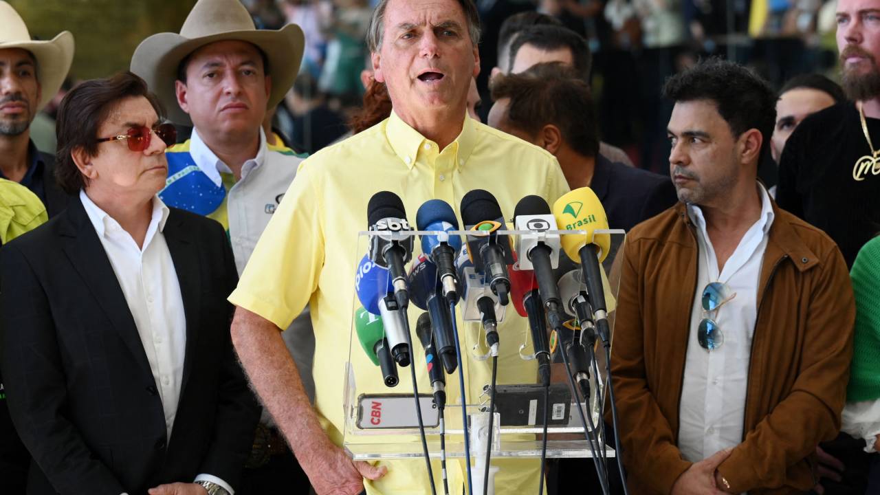 Brazilian President and presidential candidate Jair Bolsonaro speaks to the media during a meeting with country singers at the Alvorada Palace in Brasilia, Brazil, on October 17, 2022. - Lula da Silva and president Jair Bolsonaro will face in the second round of a presidential election on October 30, with the expectation of a close contest pushing both sides to intensify their attacks in the run-up. (Photo by EVARISTO SA / AFP)