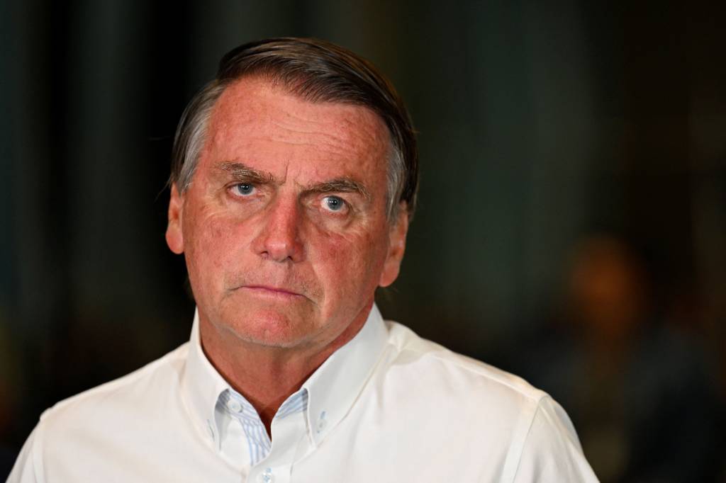 Bolsonaro some do Twitter, mas aparece em outra rede social