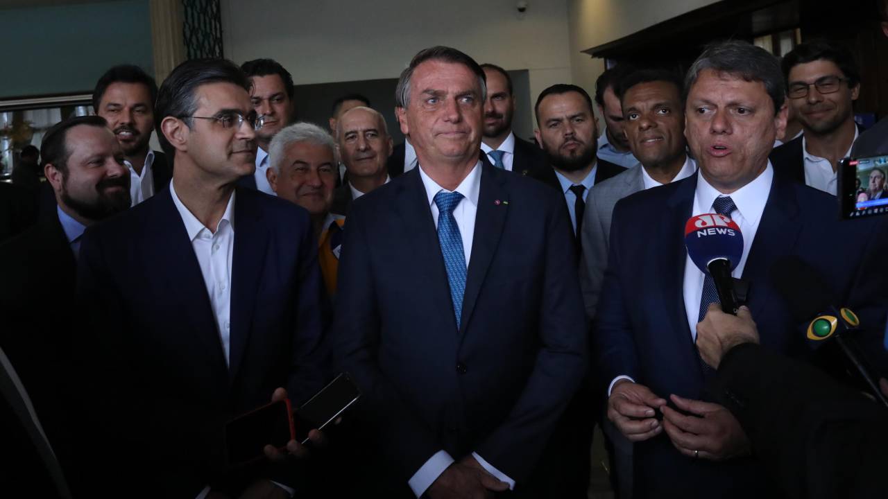 Rodrigo Garcia, candidato derrotado ao governo do estado de São Paulo, anuncia em coletiva de imprensa, junto ao candidato a Presidente, Jair Bolsonaro, e ao candidato Tarcísio de Freitas, seu as candidaturas de Bolsonaro e Tarcísio no segundo turno. Renato S. Cerqueira/Futura Press