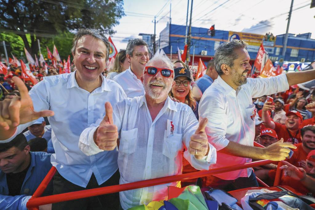 30092022-lula-no-cear-lula-na-caminhada-brasil-da-esperana-em-fortaleza_52396875937_o.jpg HEGEMONIA - Camilo, Lula e Elmano: triunfo sobre Ciro no Ceará -