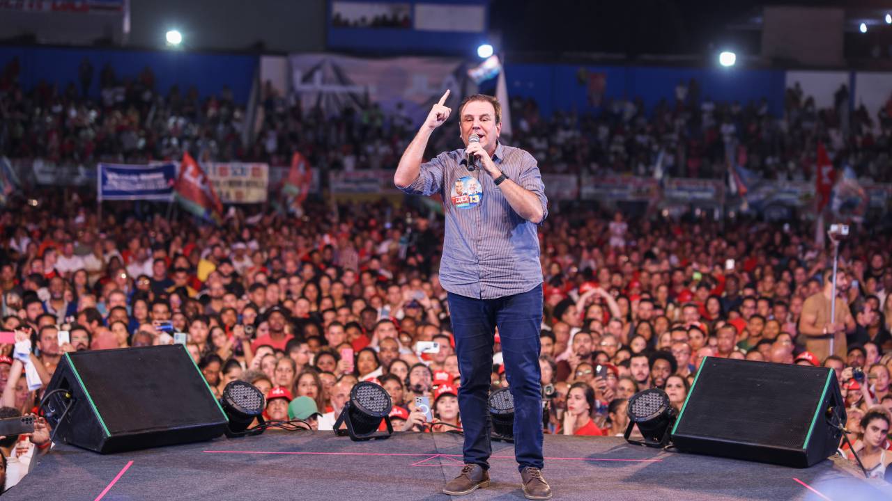 11.10.2022 – LULA NO RIO - Lula e Waguinho participam do ato Brasil da Esperança, no clube Heliópolis, em Belford Roxo, Baixada Fluminense. Foto: Ricardo Stuckert