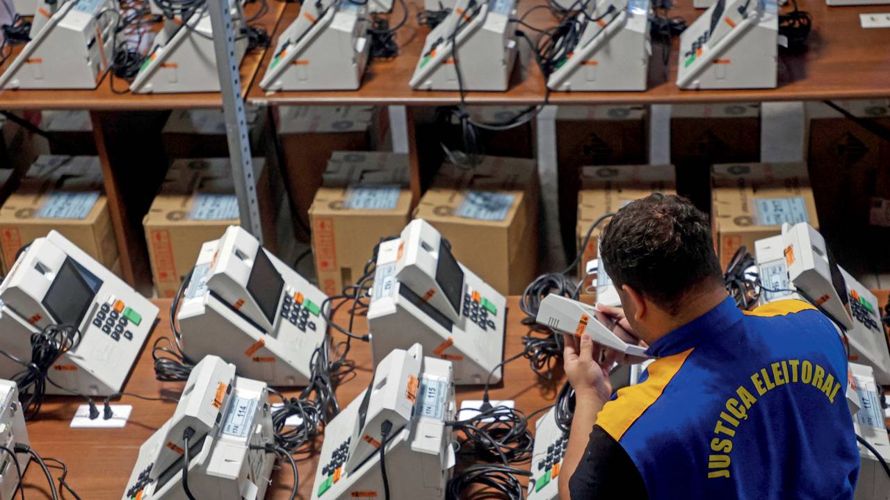 SEM PROVAS - Votação: o discurso de fraude nas urnas eletrônicas arrefeceu -