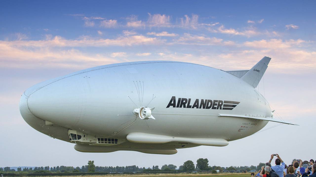 SEGURANÇA - O Airlander 1 da companhia inglesa HAV: 92 metros de comprimento preenchidos de gás hélio, não inflamável -