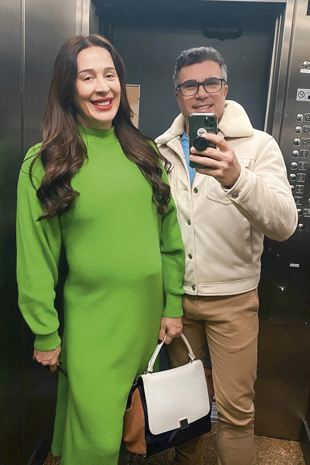 CLAUDIA-RAIA-JARBAS-HOMEM-DE-MELLO-INSTAGRAM-2022-01.jpg IDADE? - Claudia Raia, 55 anos, com o marido, Jarbas de Mello: gravidez corajosa -