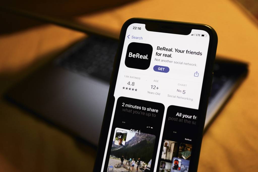 GettyImages-1242373352.jpg SUCESSO - BeReal em loja virtual: criado em 2020, já é o quarto aplicativo mais baixado no mundo -