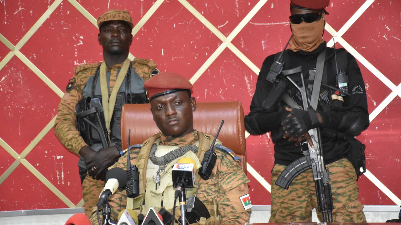 OUAGADOUGOU, BURKINA FASO - OCTOBER 2: Burkina Fasoâs new coup leader Captain Ibrahim Traore gives a news conference on October 2, 2022 in Ouagadougou, Burkina Faso. (Photo by Stringer/Anadolu Agency via Getty Images)