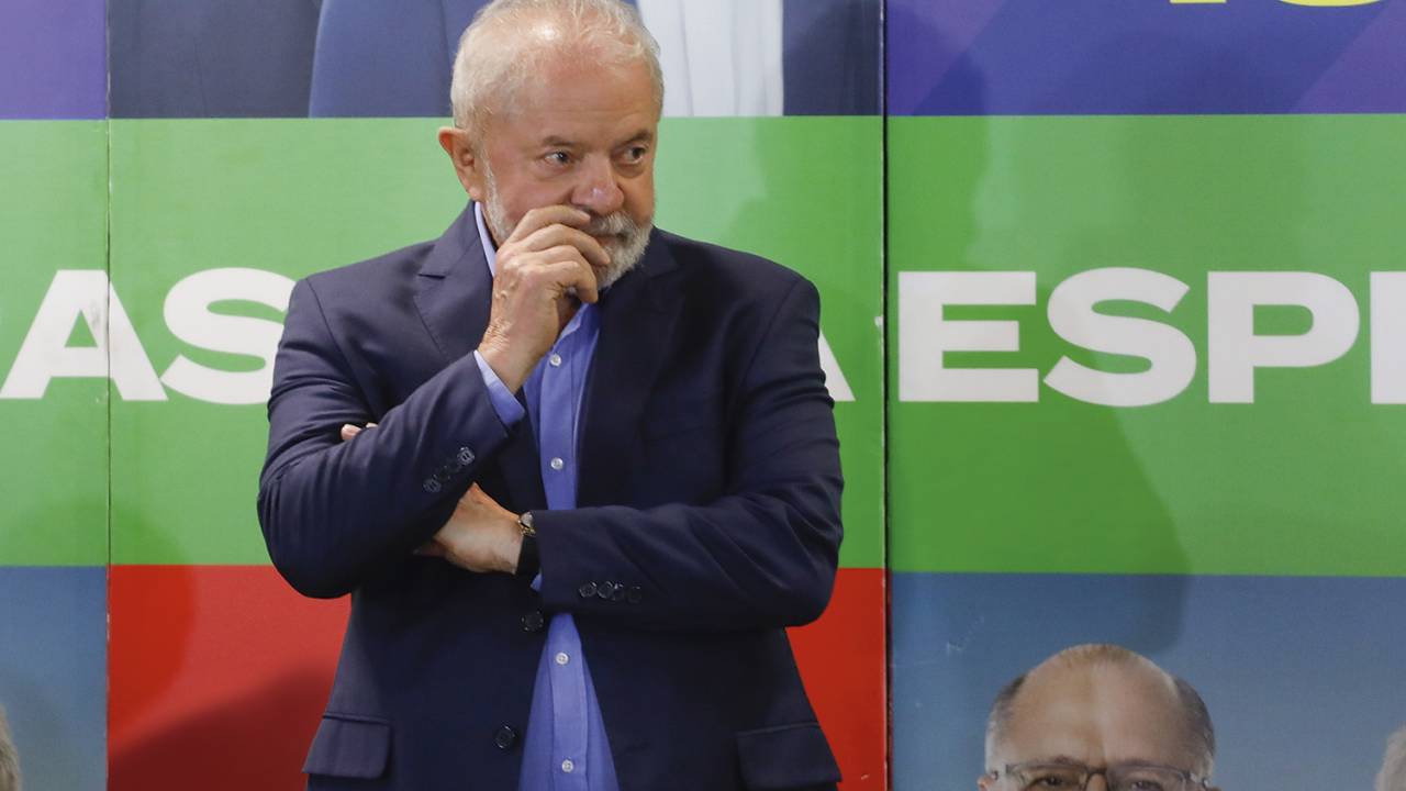 AMBIGUIDADE - Lula, em São Paulo: sem compromisso com propostas -