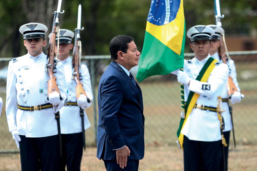 O vice-presidente da República Hamilton Mourão, participa da cerimônia militar alusiva ao Dia do Aviador e Dia da Força Aérea Brasileira (FAB) CERTO - Mourão: o resultado será reconhecido -