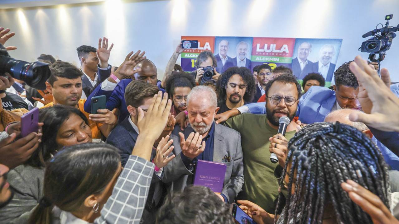 BÊNÇÃO - Lula com líderes evangélicos em São Paulo: carta tímida e atrasada -