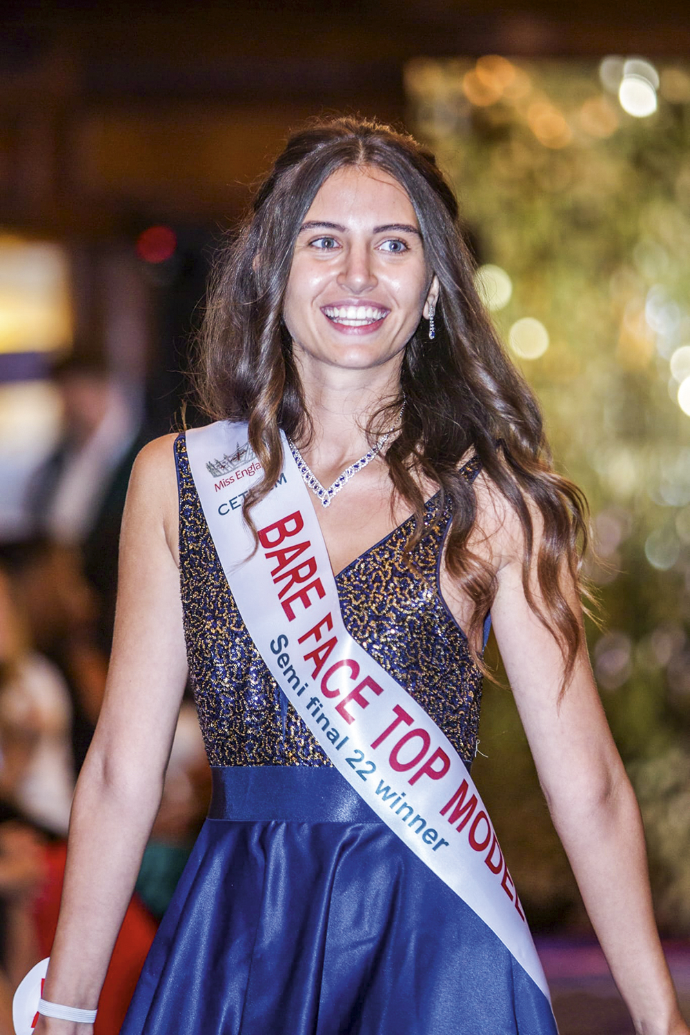 MELISA-RAOUF-MISS-INGLATERRA-SEM-MAQUIAGEM-2022-01.jpg BONITA POR NATUREZA - Melisa Raoulf: sem maquiagem no Miss Inglaterra -