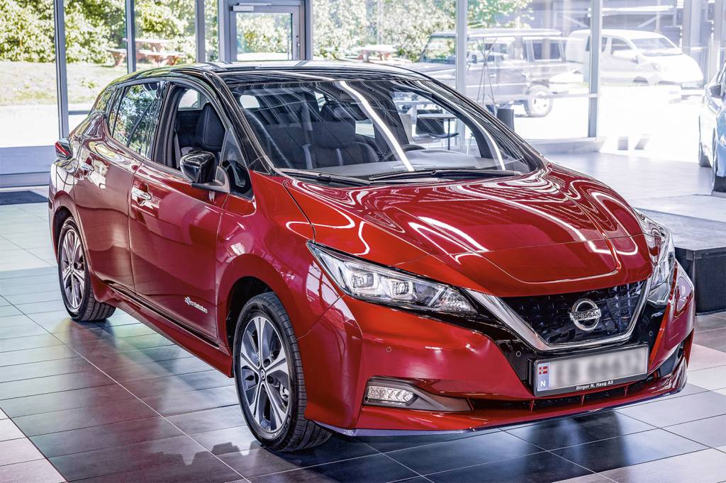 NISSAN-LEAF-1.jpg NISSAN LEAF -