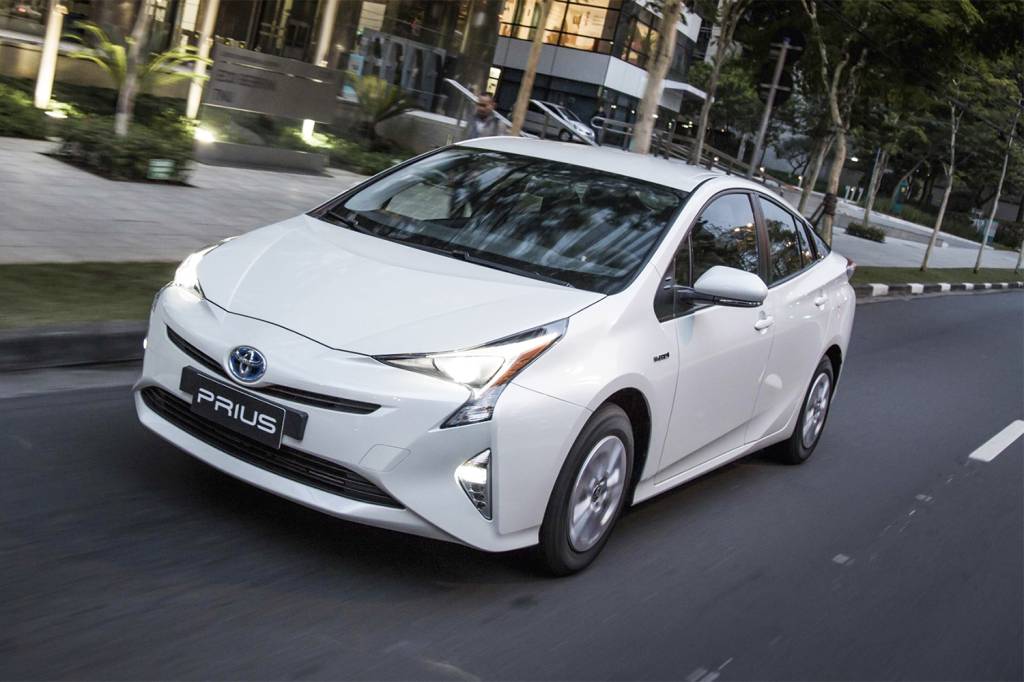 TOYOTA-PRIUS-1.jpg TOYOTA PRIUS -