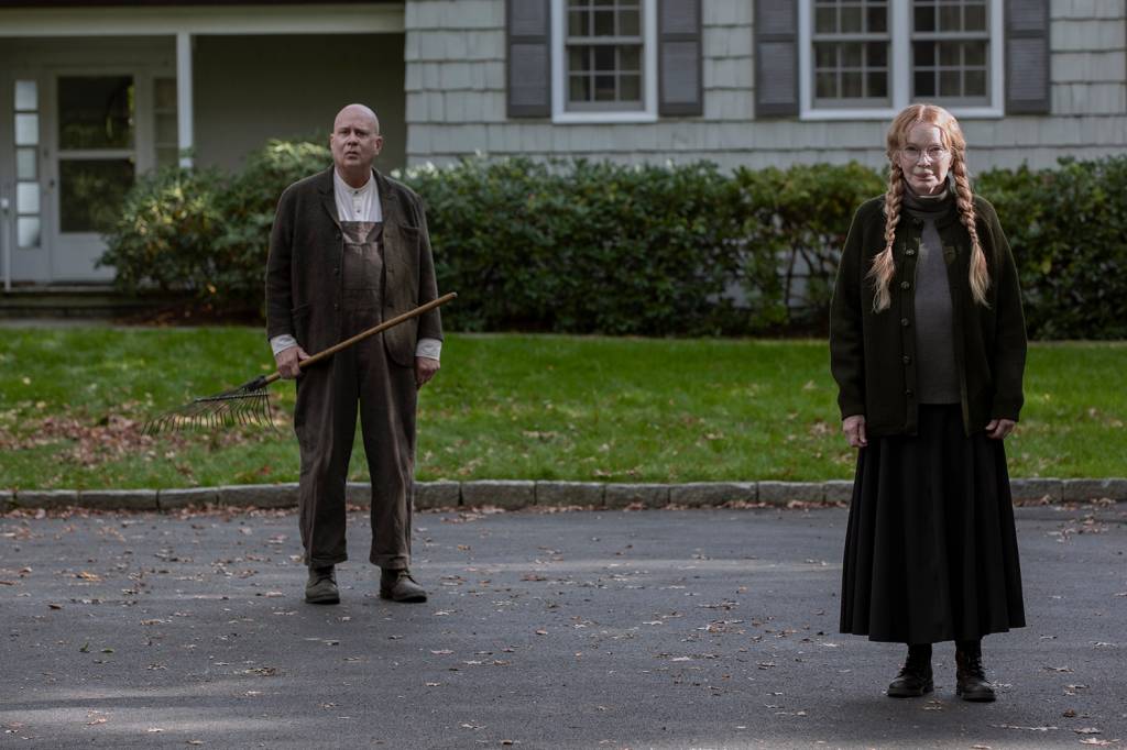WATCHER_101_Unit_03336RC Série 'Bem-Vindos à Vizinhança': Terry Kinney (Jasper Winslow) e Mia Farrow (Pearl Winslow)