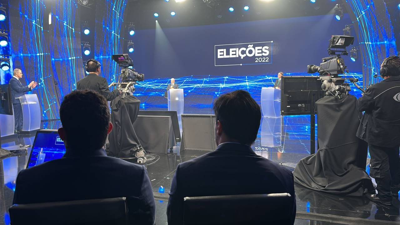 FRENTE A FRENTE - Moro ocupa primeira fileira no debate presidencial em estratégia de Bolsonaro para desconcertar petiista