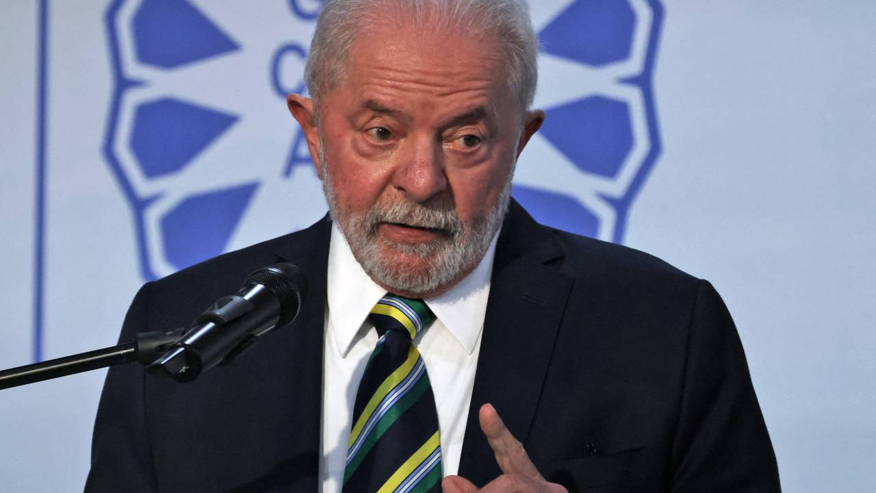 Brazilian president-elect Luiz Inacio Lula da Silva speaks during the COP27 climate conference in Egypt's Red Sea resort city of Sharm el-Sheikh on November 16, 2022. (Photo by AHMAD GHARABLI / AFP)