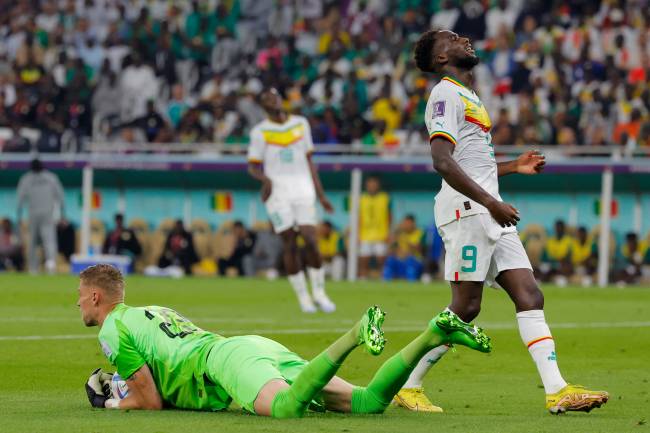 Andries Noppert Holanda Goleiro holandês em uma de suas defesas na partida -