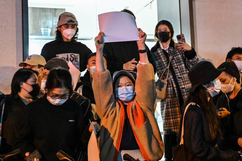 Na China, papel em branco vira símbolo de protestos para evitar repressão