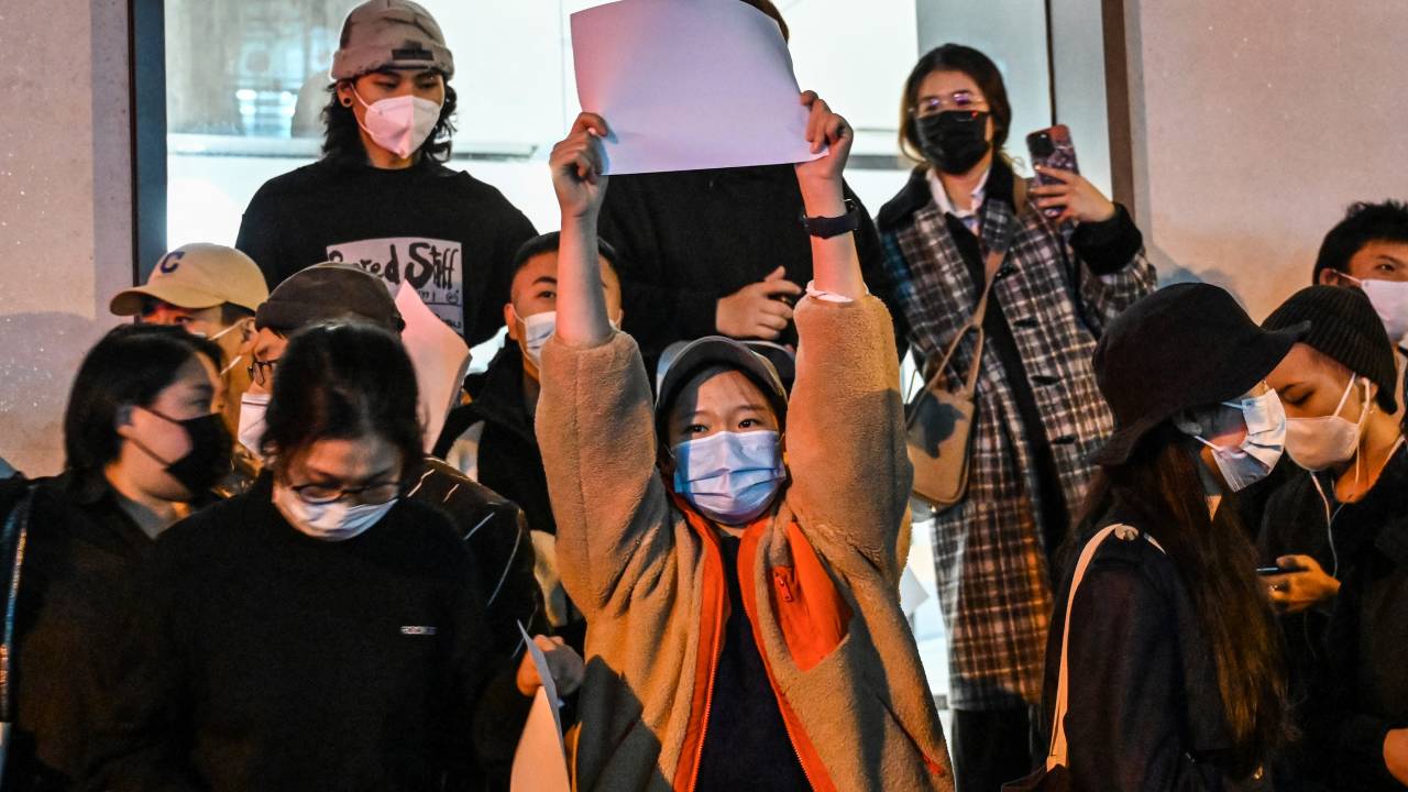 People show blank papers as a way to protest, is seen on a wall while gathering on a street in Shanghai on November 27, 2022, where protests against China's zero-Covid policy took place the night before following a deadly fire in Urumqi, the capital of the Xinjiang region. (Photo by Hector RETAMAL / AFP)