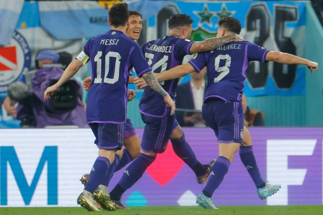 FBL-WC-2022-MATCH39-POL-ARG Argentinos festejam no estádio 974 -