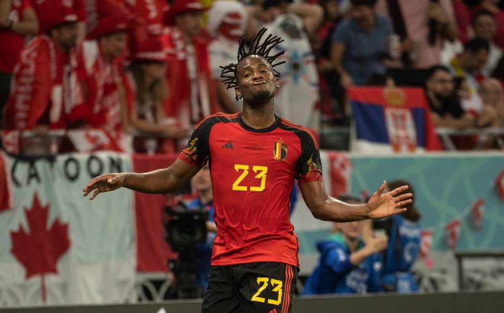 Bélgica sofre, mas vence o Canadá com pênalti defendido por Courtois