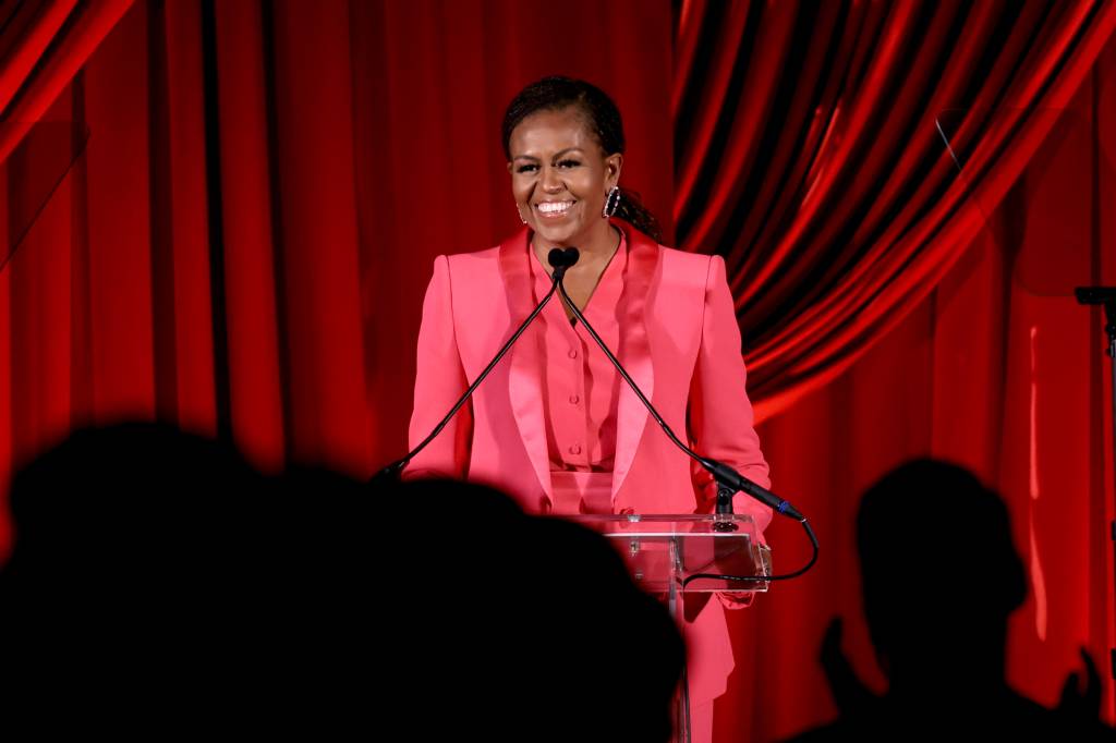 Michelle Obama faz vídeo após polêmica com Barack Obama